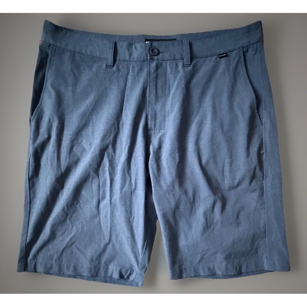 Travis Mathew Chino Shorts Golf Stretch Flat Front Blue Logo Men's 36 JBHS